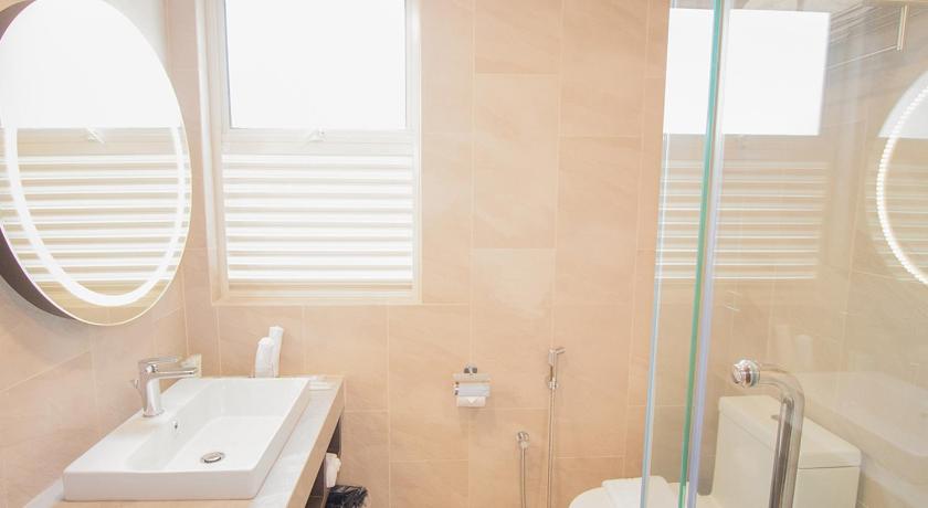 Image of Deluxe King Sea View 2