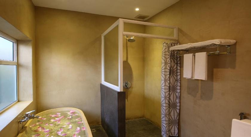 Image of Deluxe Twin Room - Non-Smoking 15