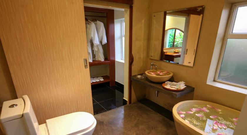 Image of Deluxe Twin Room - Non-Smoking 13