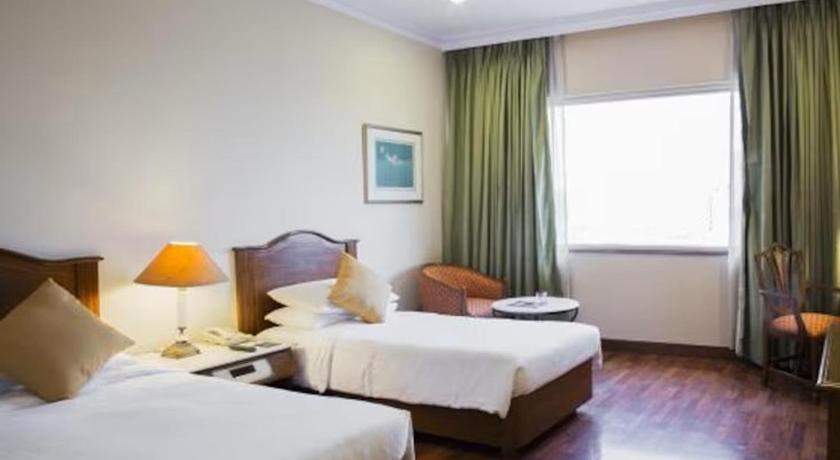Image of Executive Room -  Happy Hours – Buy 1 Get 1 on Alcoholic Beverages • 15% Off on À-la-carte Food & Beverage Services • 10% Off on Laundry Services 0