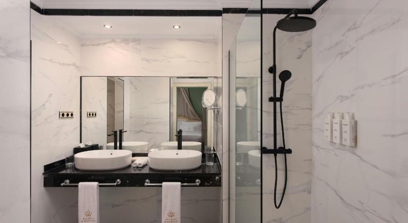 Image of The Empress, 1 Bedroom Presidential Suite, 1 King 2