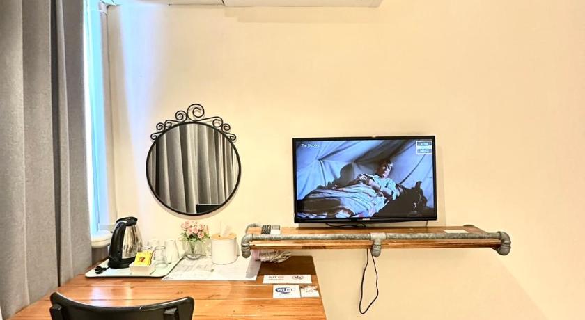 Bangkok Studio F Sukhumvit 3-Star Guesthouse lobby