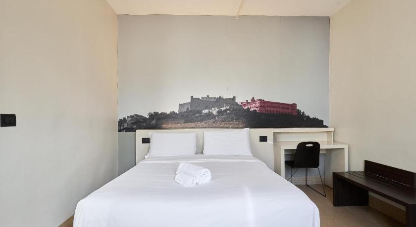 Image of Triple Room 8