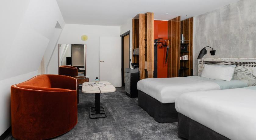 Image of Deluxe King Room 3