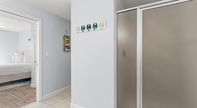 Image of Apartment with Sea View 11