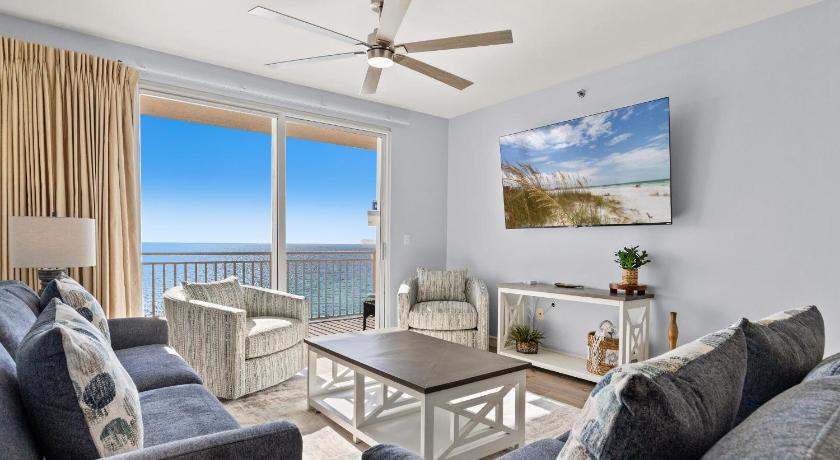Image of Apartment with Sea View 3