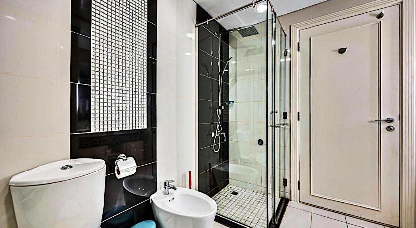 Image of Deluxe One-Bedroom Apartment with City View 14