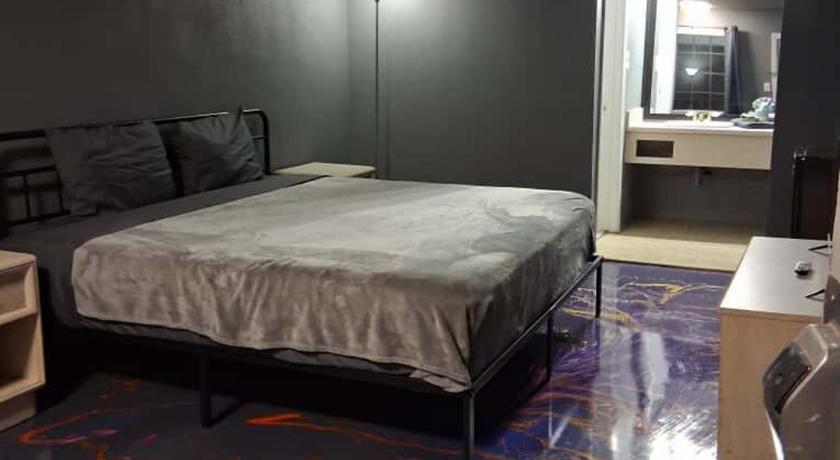 Richland King Bed Hotel Room 259 2-Star Accommodation suite