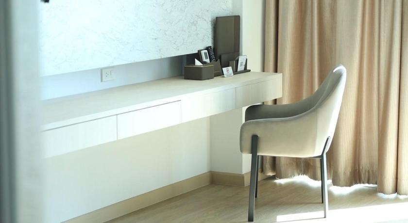 Image of Studio Bathtub Double Bed 15