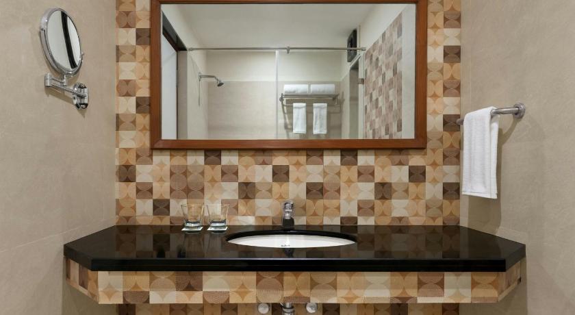 Image of Hazel King Suite with City View 2