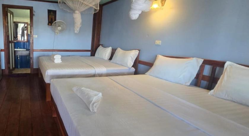 Image of Family Room with Sea View 1