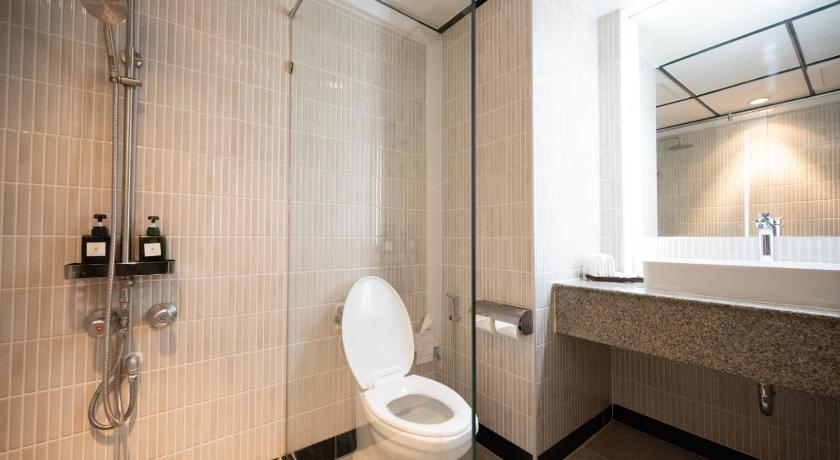 Image of King Suite with Pool View 2