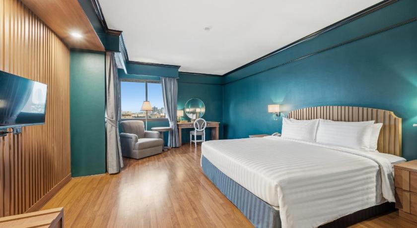 Image of King Suite with Pool View 1