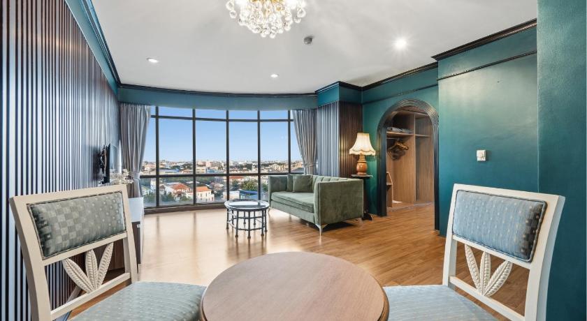 Image of King Suite with Pool View 0