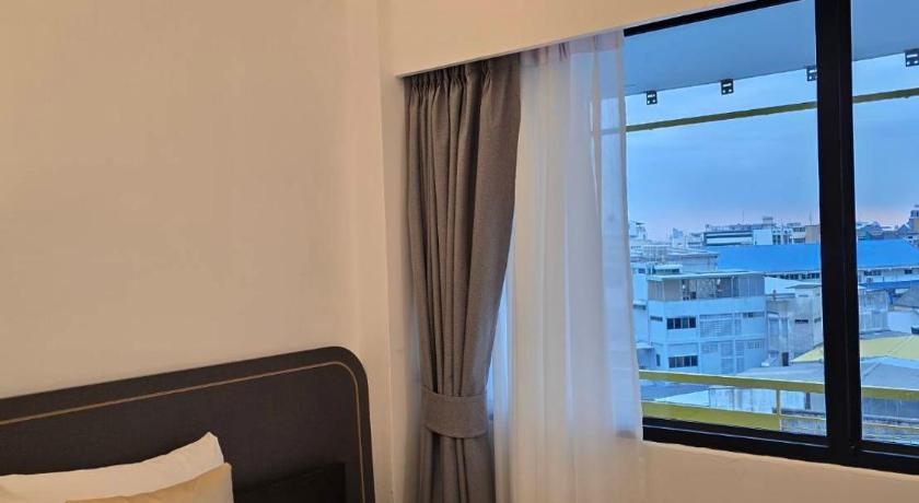 Image of Premier Twin Room with Shower 8