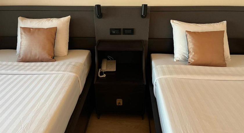 Image of Premier Twin Room with Shower 16