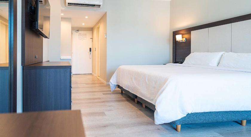 Image of 1 King Bed Wheelchair Accessible Non-Smoking 2