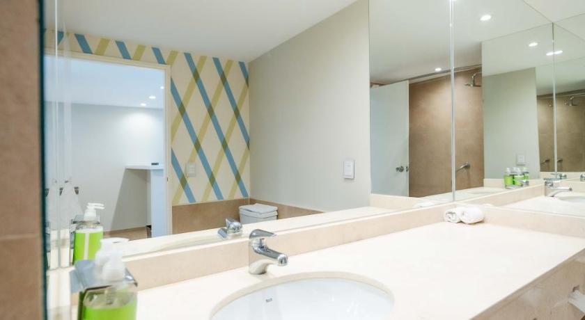 Image of 2 Double Beds Leisure Non-Smoking 3