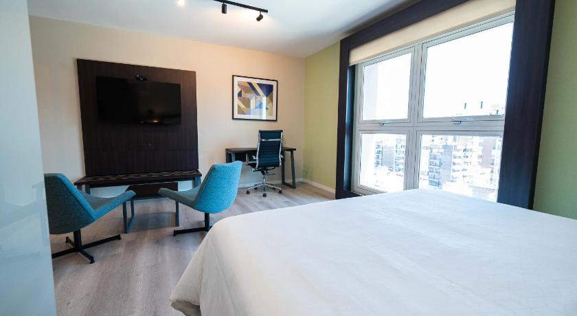 Image of 1 King Bed Suite Non-Smoking 5