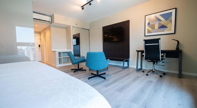 Image of 1 King Bed Suite Non-Smoking 4