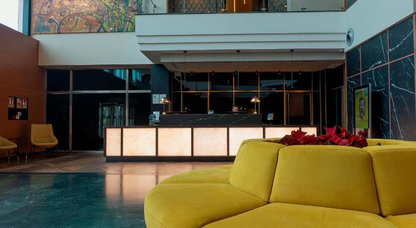 塞维利亚 Vertice Sevilla Aljarafe 4星级 酒店 泳池