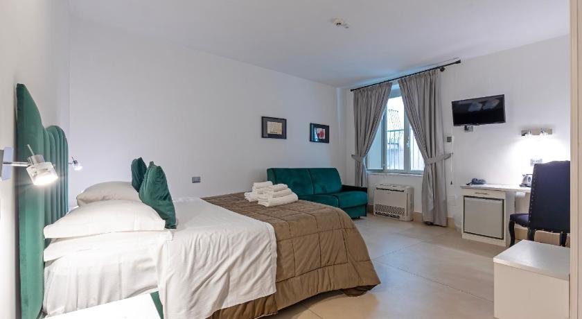 Image of Family Room 1