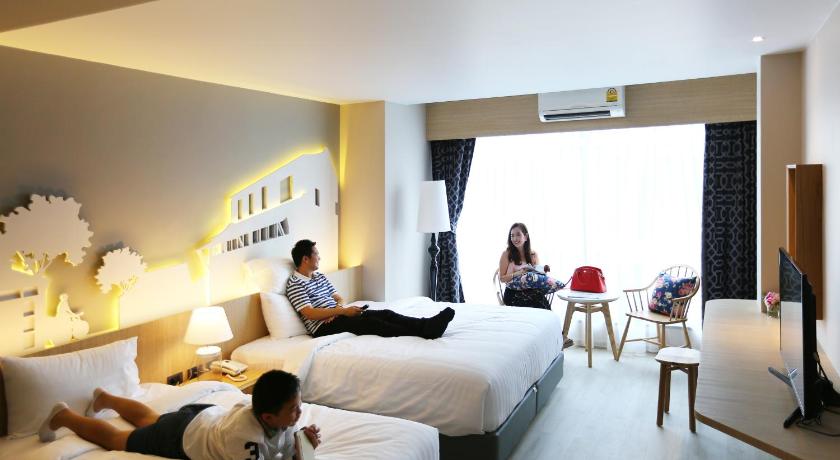 Image of Family Room 10