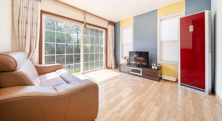Two-Bedroom House 3 이미지 0
