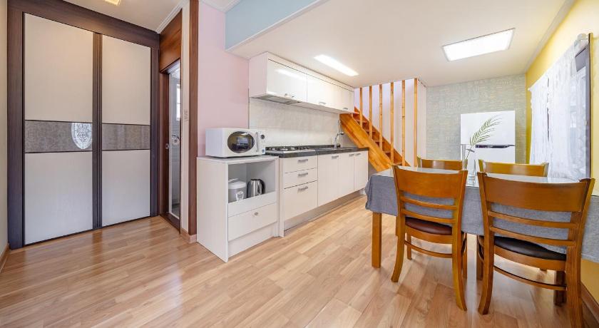 Two-Bedroom House 3 이미지 1