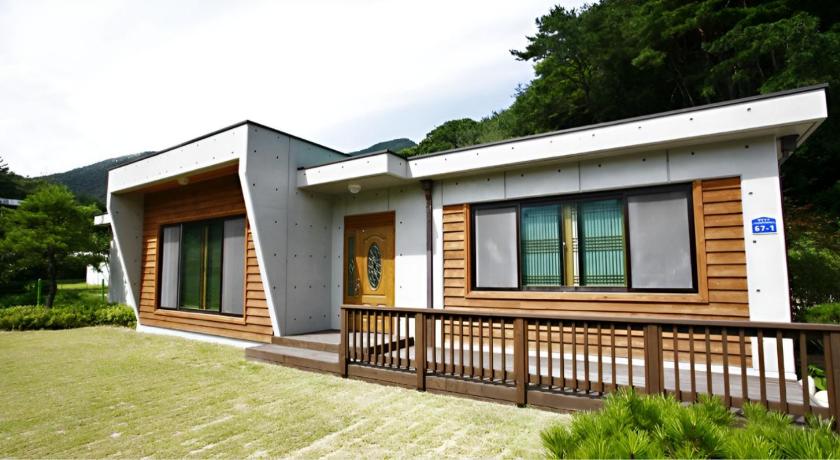 Two-Bedroom House 6 이미지 1