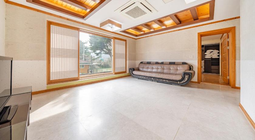 Two-Bedroom House 6 이미지 4