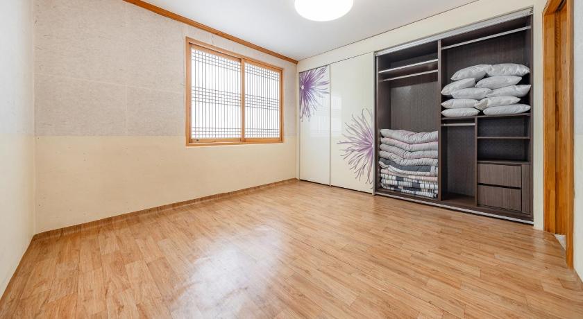 Two-Bedroom House 6 이미지 10