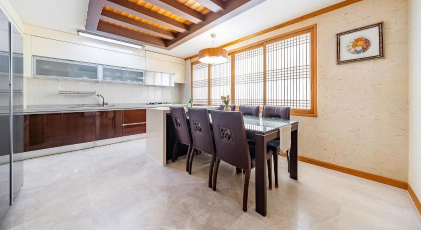 Two-Bedroom House 6 이미지 3