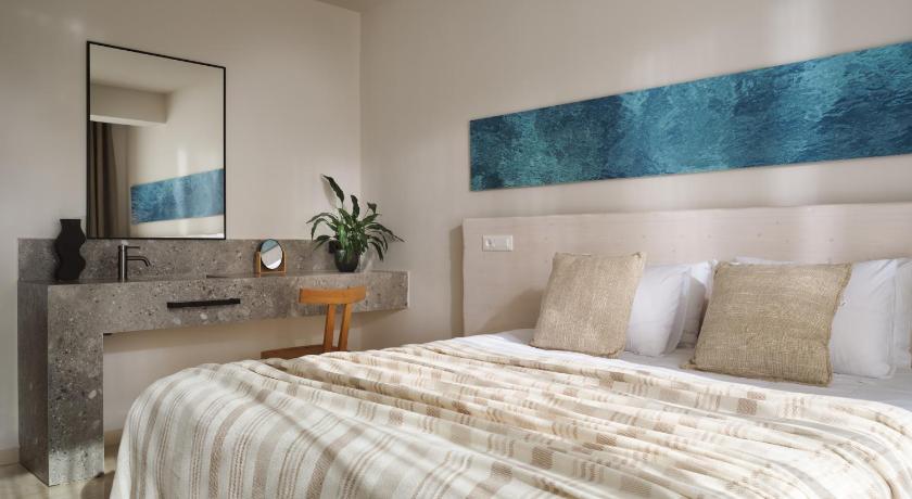 Image of Deluxe Double or Twin Garden View 5