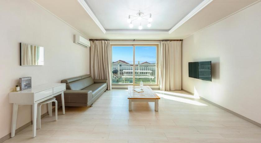 Image of One-Bedroom House 1 0