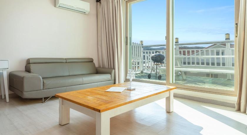 Image of One-Bedroom House 1 5