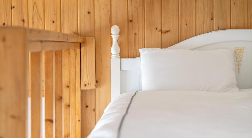 Image of One-Bedroom House 1 12