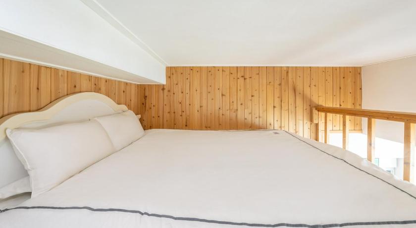 Image of One-Bedroom House 1 9