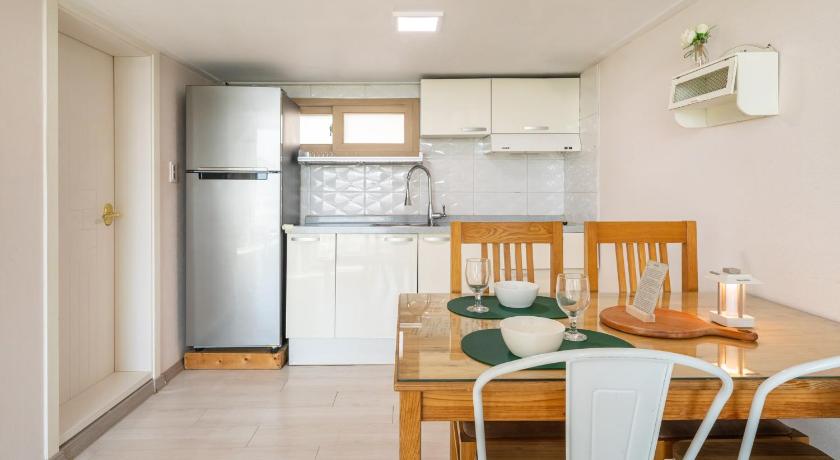 Image of One-Bedroom House 1 8
