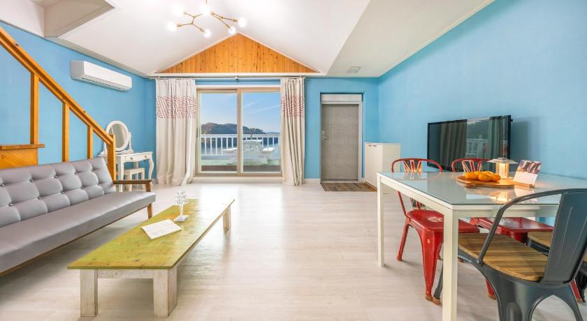 Image of One-Bedroom House 2 5