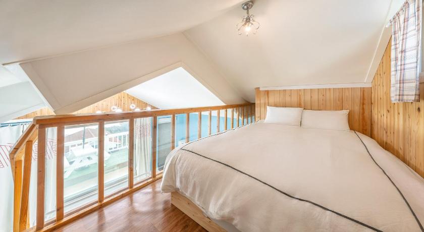 Image of One-Bedroom House 2 4