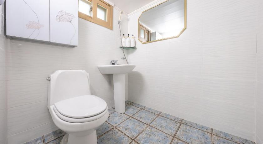 Image of One-Bedroom House 2 2