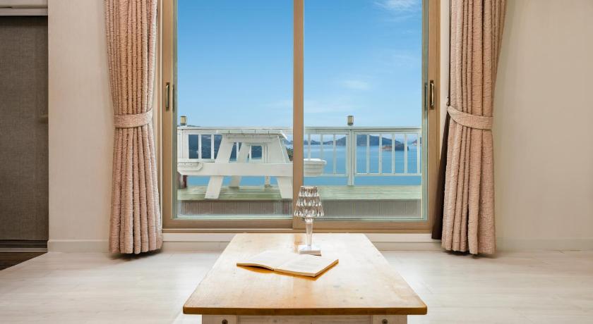 Image of One-Bedroom House 3 5