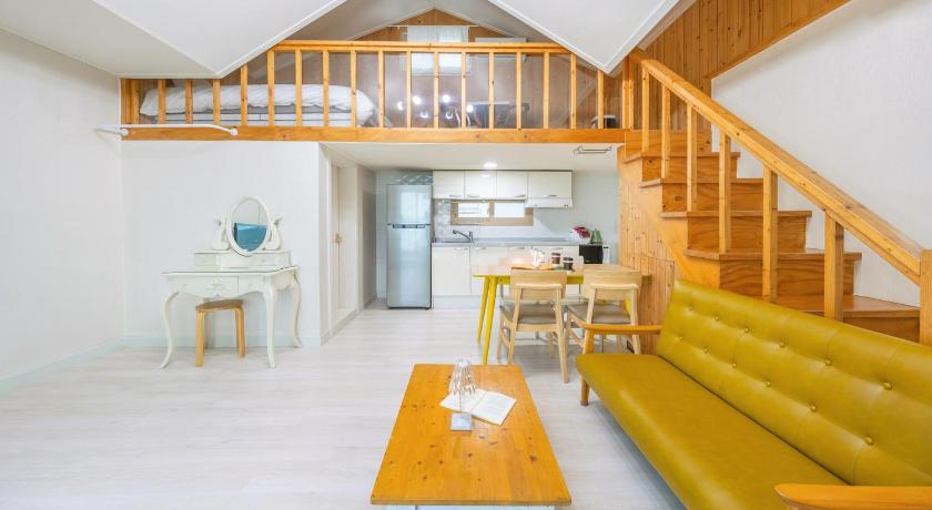 Image of One-Bedroom House 3 6