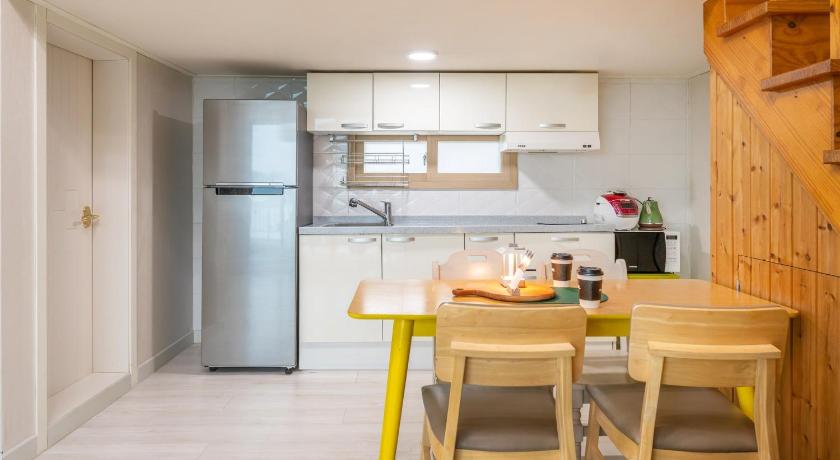 Image of One-Bedroom House 3 8