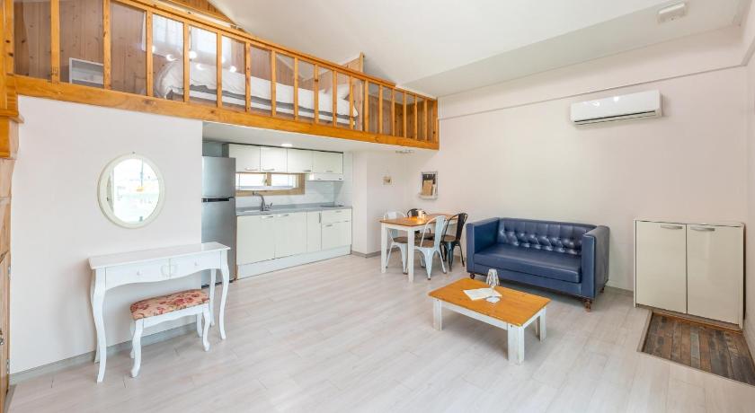Image of One-Bedroom House 4 3