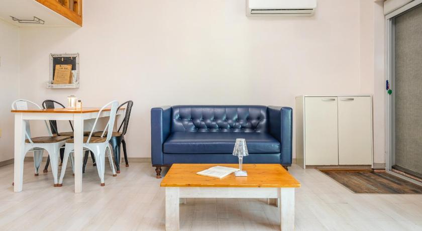 Image of One-Bedroom House 4 10