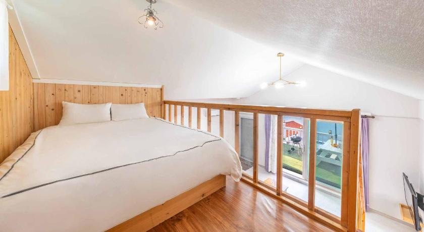 Image of One-Bedroom House 4 5