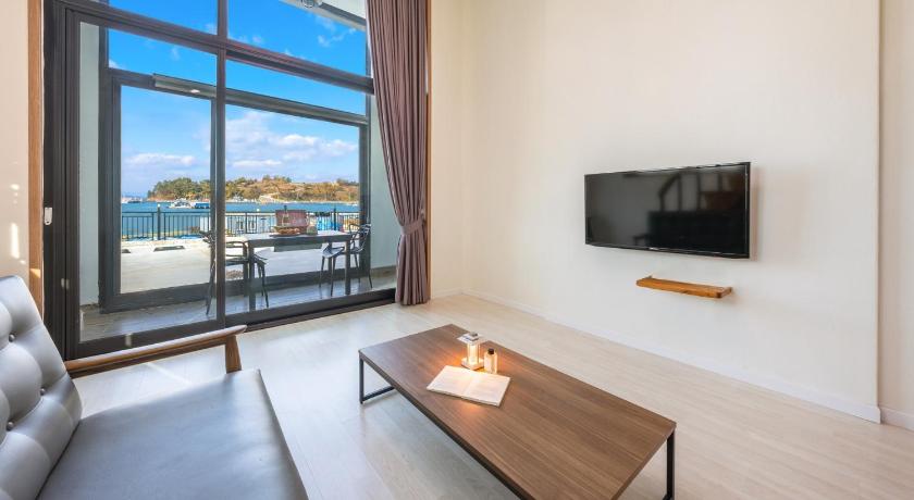 Image of One-Bedroom House 1 0