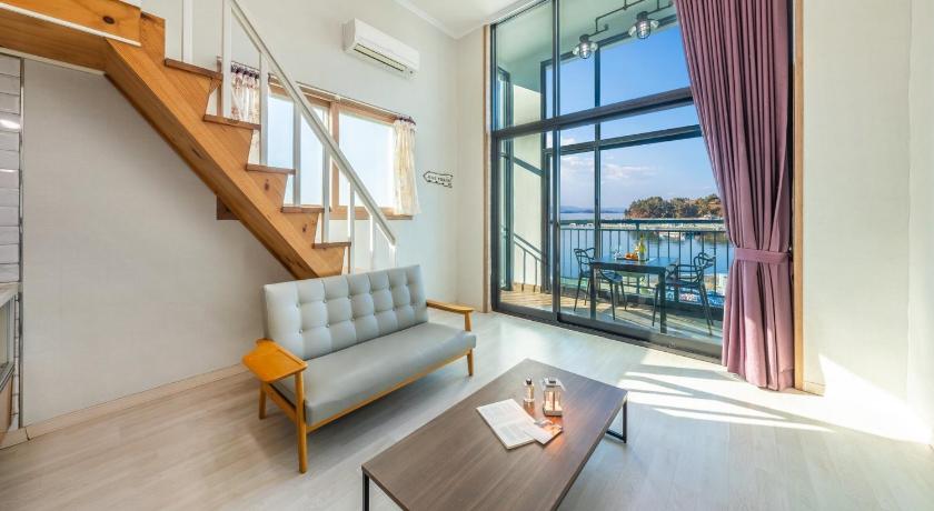 Image of One-Bedroom House 2 0